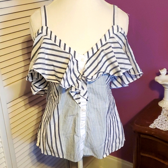 Ruffle Button down top - Picture 1 of 8